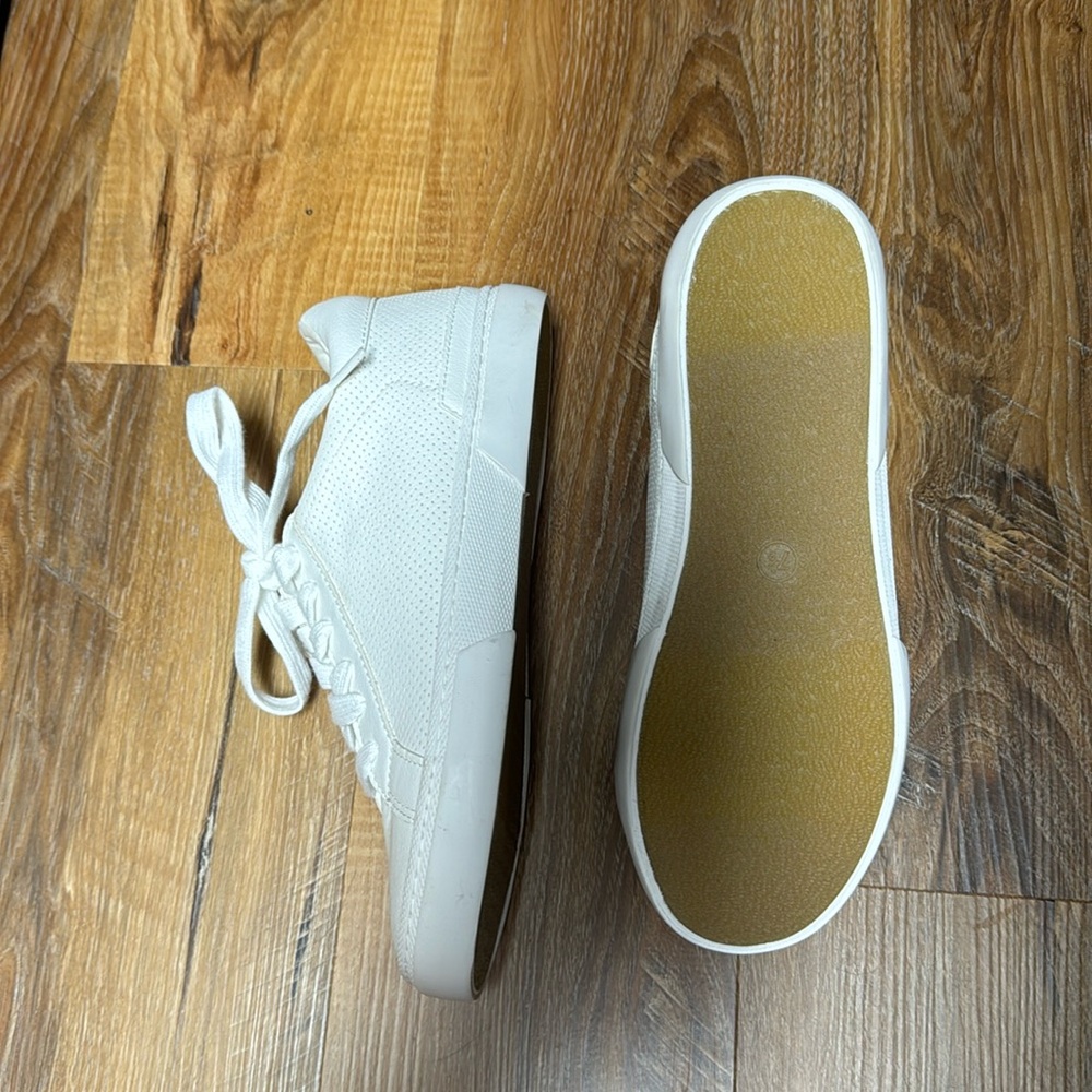 White leather shoes - Picture 3 of 5